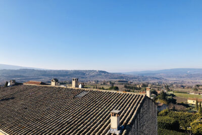 Appartement de 100 m2 avec terrasse à BONNIEUX. Superbe vue  – 5 pièces – 3 chambres – 100 m²