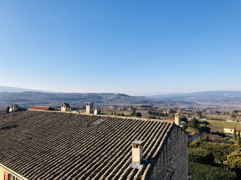 Appartement de 100 m2 avec terrasse à BONNIEUX. Superbe vue  – 5 pièces – 3 chambres – 100 m²