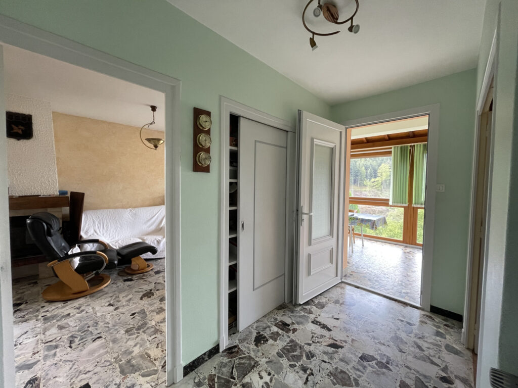 MAISON ELEVEE SUR SOUS-SOL COMPLET AVEC TERRAIN  – 6 pièces – 4 chambres – 119 m²