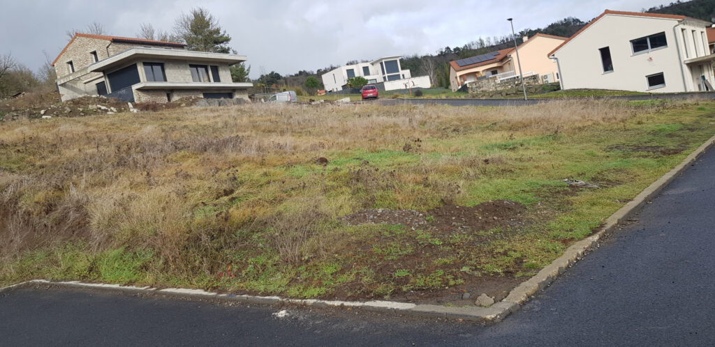 Terrai à bâtir 1153 m2