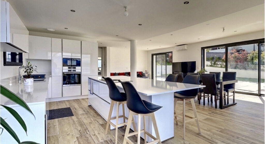 Brison-Saint-Innocent Villa contemporaine vue lac   – 9 pièces – 6 chambres – 215 m²