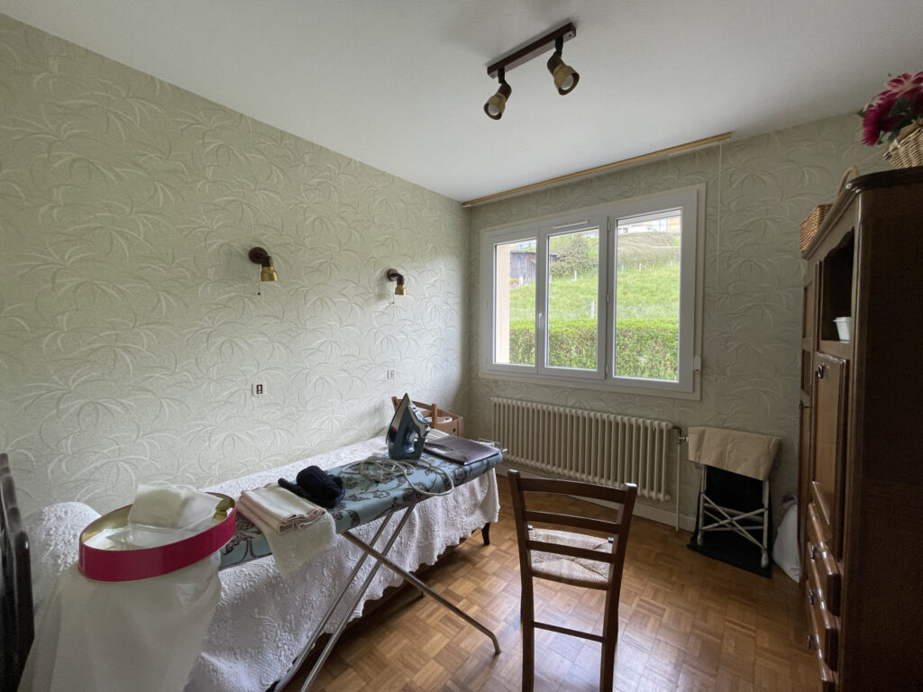 MAISON ELEVEE SUR SOUS-SOL COMPLET AVEC TERRAIN  – 6 pièces – 4 chambres – 119 m²