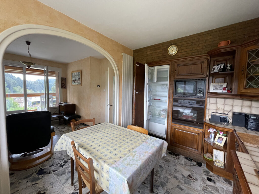 MAISON ELEVEE SUR SOUS-SOL COMPLET AVEC TERRAIN  – 6 pièces – 4 chambres – 119 m²