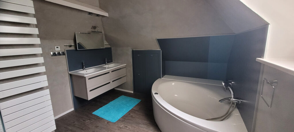 Sur la commune de PLOUBAZLANEC, propriété à vendre avec vue  – 6 pièces – 5 chambres – 180 m²