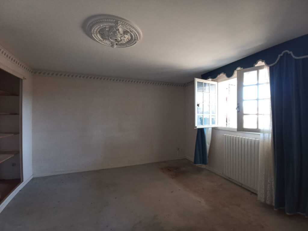 Grande maison de caractère avec terrain de +4500m2 – 9 pièces – 7 chambres – 298 m²