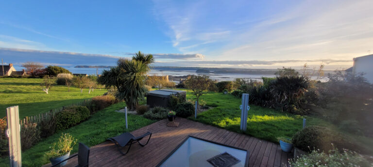 Sur la commune de PLOUBAZLANEC, propriété à vendre avec vue  – 6 pièces – 5 chambres – 180 m²