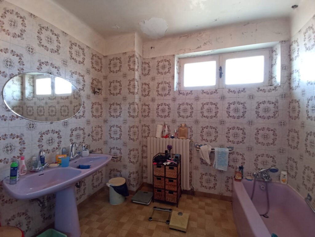 Grande maison de caractère avec terrain de +4500m2 – 9 pièces – 7 chambres – 298 m²