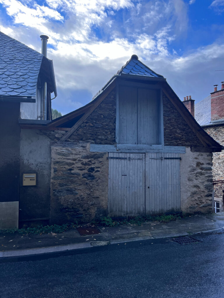 Ensemble de charme à rénover – 5 pièces – 2 chambres – 170 m²