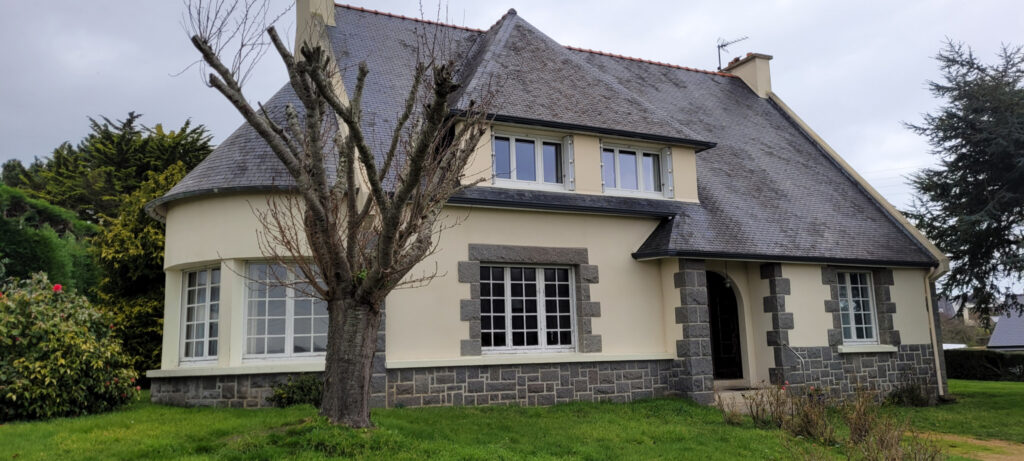 MAISON 151 M2, TERRAIN 1200 M2, VUE BAIE DE PAIMPOL Sur la c – 6 pièces – 5 chambres – 151 m²