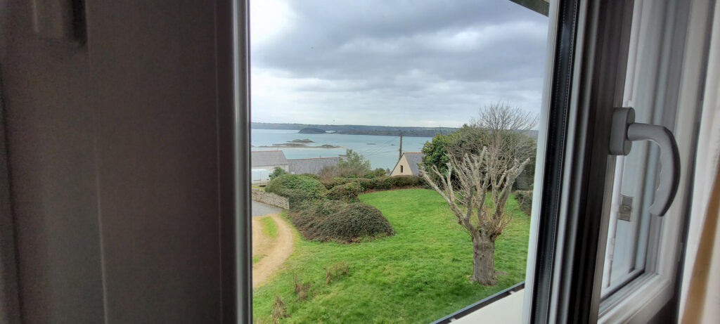 MAISON 151 M2, TERRAIN 1200 M2, VUE BAIE DE PAIMPOL Sur la c – 6 pièces – 5 chambres – 151 m²