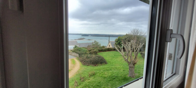 MAISON 151 M2, TERRAIN 1200 M2, VUE BAIE DE PAIMPOL Sur la c – 6 pièces – 5 chambres – 151 m²