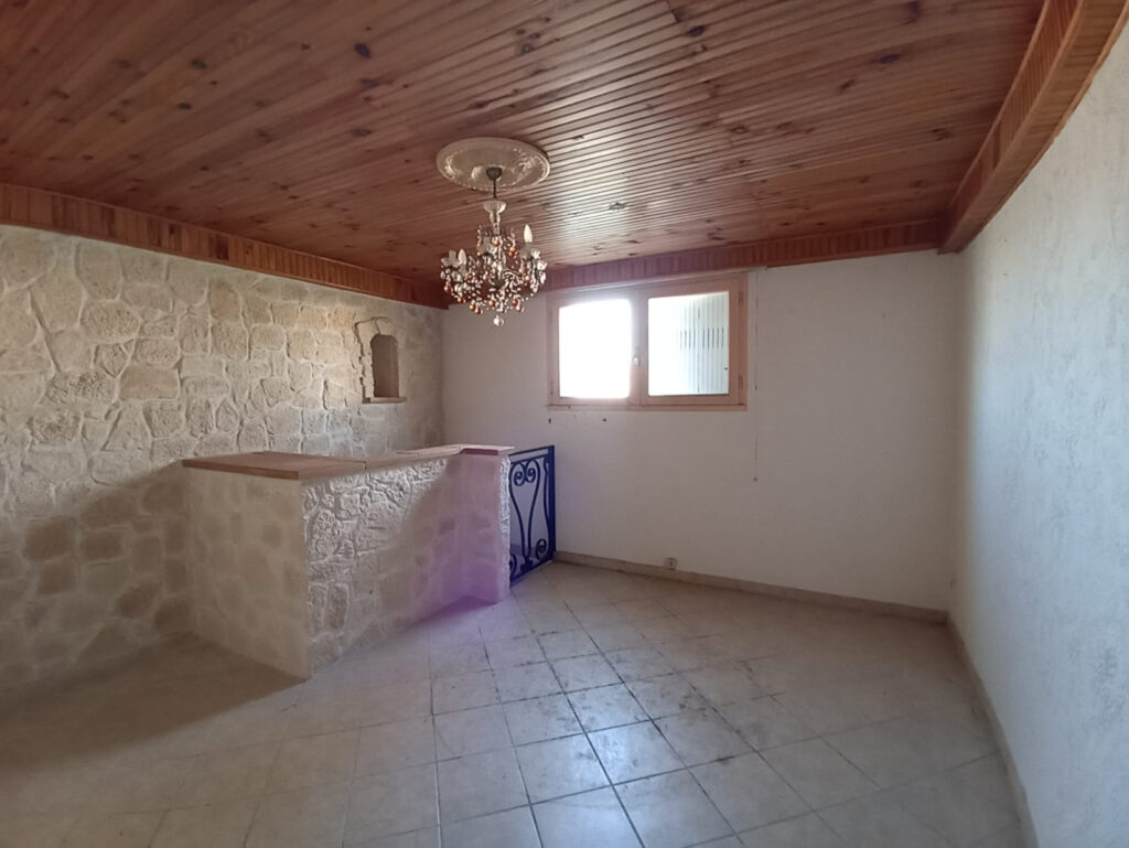 Grande maison de caractère avec terrain de +4500m2 – 9 pièces – 7 chambres – 298 m²