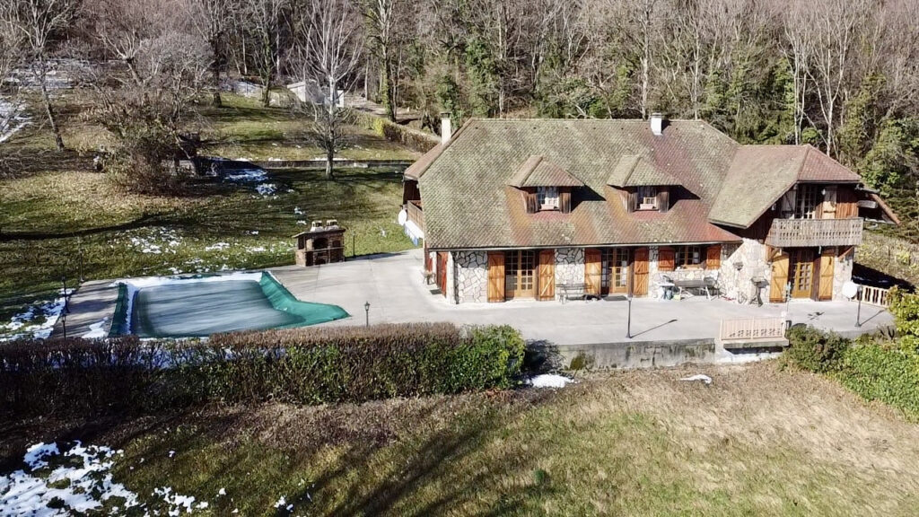 Bourget-Du-Lac Maison de 297m2 – 8 pièces – 6 chambres – 297 m²