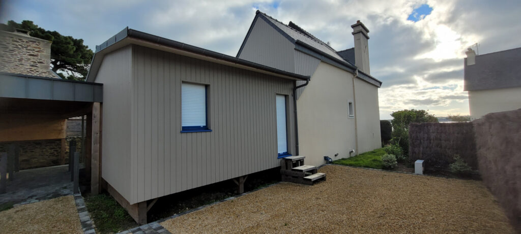 Sur la commune de PLOUBAZLANEC, propriété à vendre avec vue  – 6 pièces – 5 chambres – 180 m²