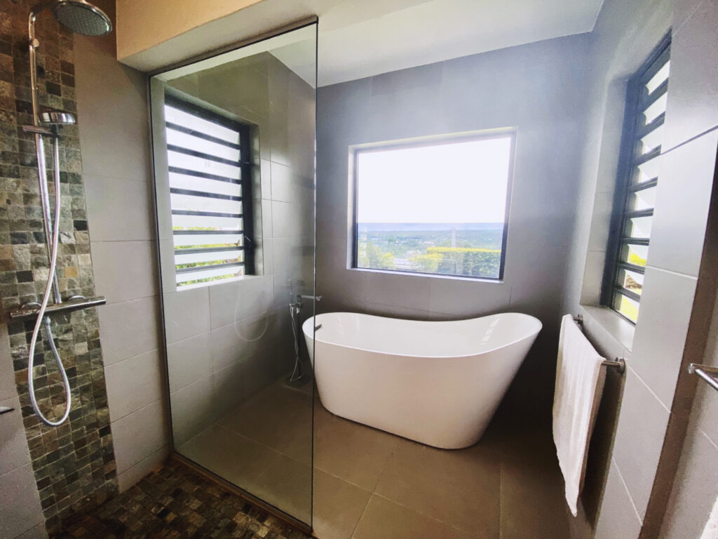 Vue à couper le souffle ! Occasion exceptionnelle à saisir a – 5 pièces – 3 chambres – 196 m²