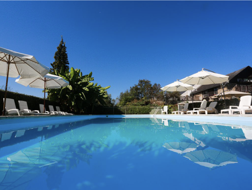 PROPRIÉTÉ DE CHARME, PISCINE ET GITES – 15 pièces – 12 chambres – 857 m²