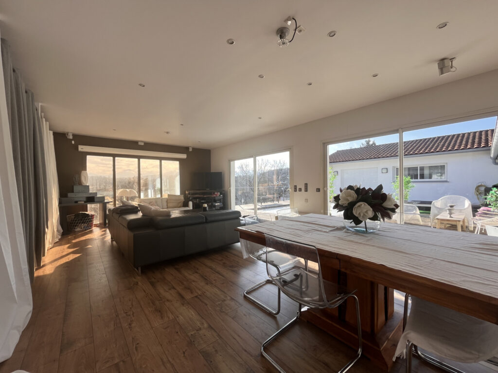 RARE! MAISON AVEC T2 INDÉPENDANT ET PISCINE!LAC DE ST PÉE SUR NIVELLE – 6 pièces – 4 chambres – 210 m²