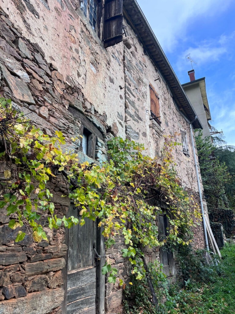 Ensemble de charme à rénover – 5 pièces – 2 chambres – 170 m²