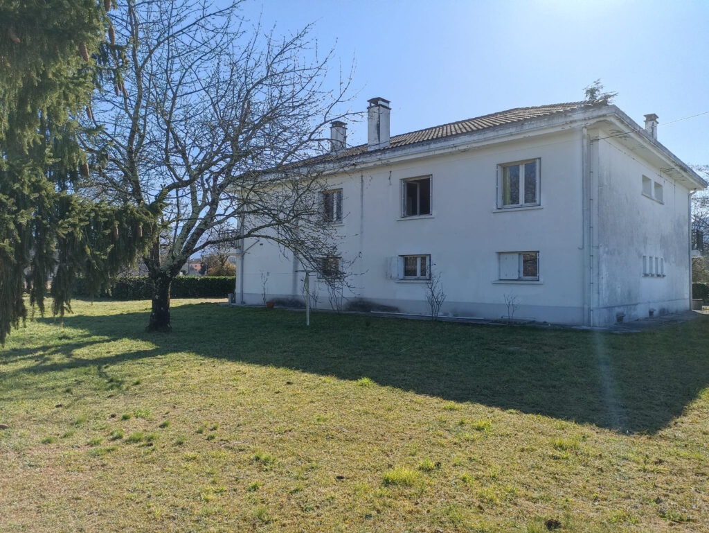 Grande maison de caractère avec terrain de +4500m2 – 9 pièces – 7 chambres – 298 m²