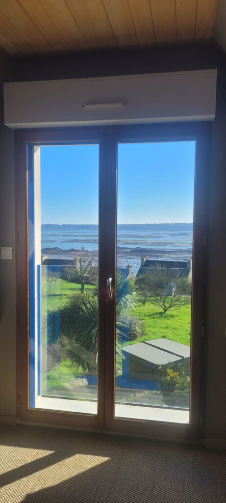 Sur la commune de PLOUBAZLANEC, propriété à vendre avec vue  – 6 pièces – 5 chambres – 180 m²