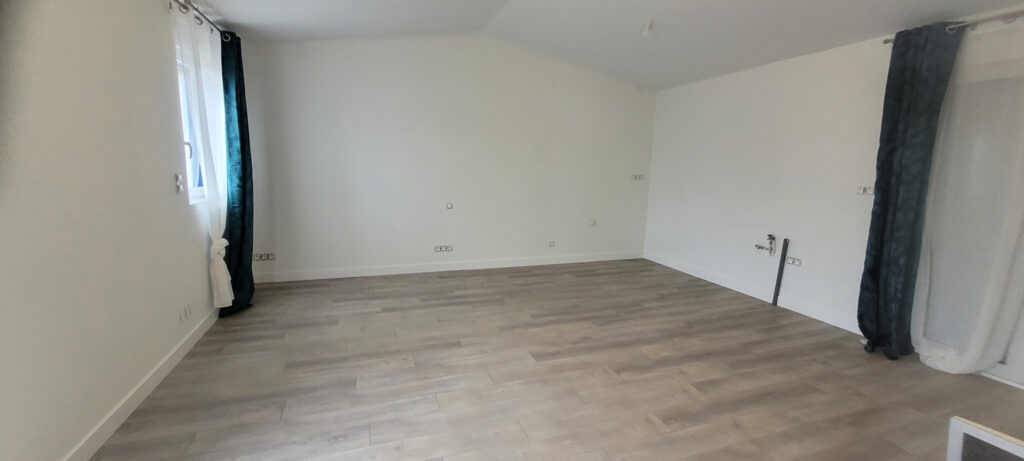 Sur la commune de PLOUBAZLANEC, propriété à vendre avec vue  – 6 pièces – 5 chambres – 180 m²