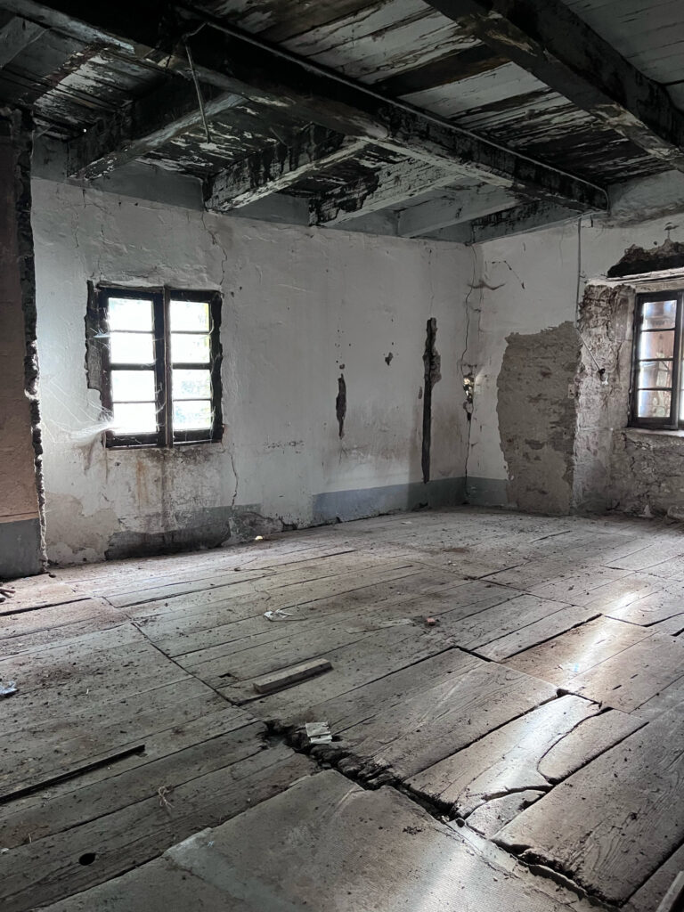 Ensemble de charme à rénover – 5 pièces – 2 chambres – 170 m²