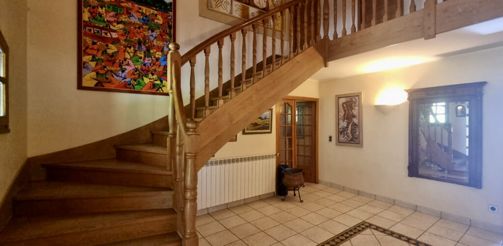 Bourget-Du-Lac Maison de 297m2 – 8 pièces – 6 chambres – 297 m²