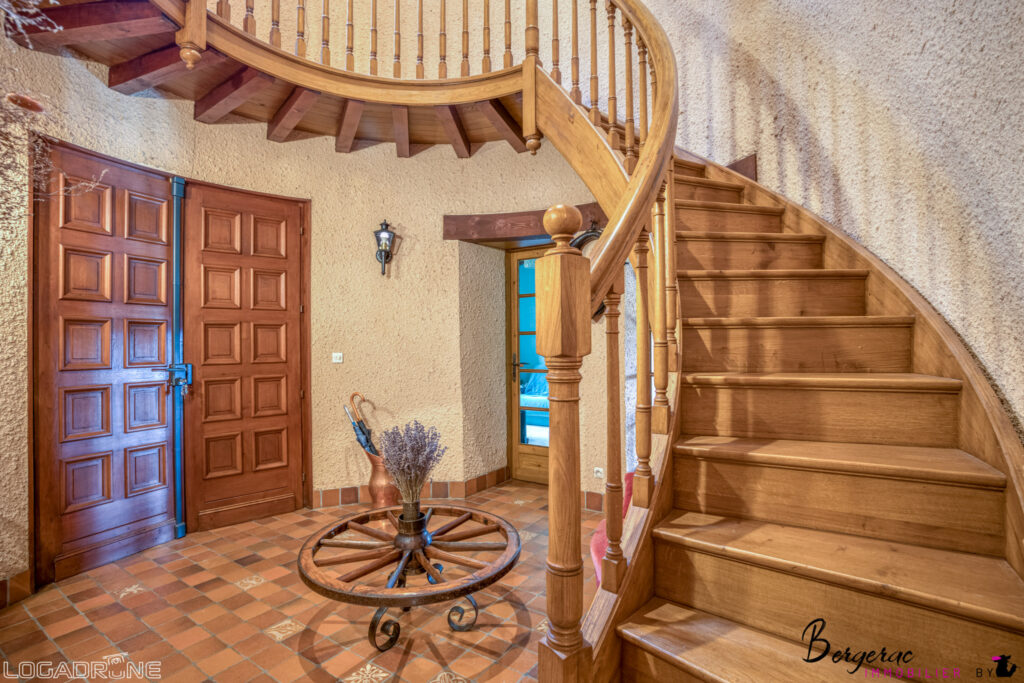 Belle demeure de 205m2 offrant un point de vue exceptionnel – 8 pièces – 5 chambres – 205 m²