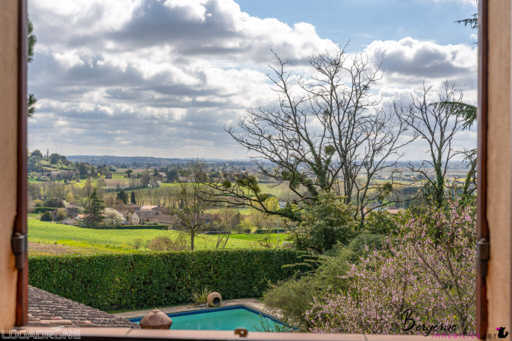 Belle demeure de 205m2 offrant un point de vue exceptionnel – 8 pièces – 5 chambres – 205 m²