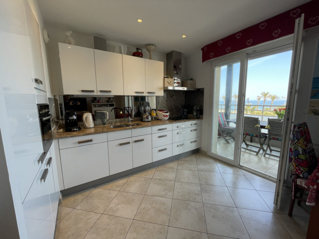 Magnifique appartement face à la mer  – 3 pièces – 2 chambres – 98 m²