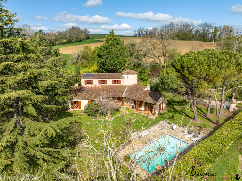 Belle demeure de 205m2 offrant un point de vue exceptionnel – 8 pièces – 5 chambres – 205 m²