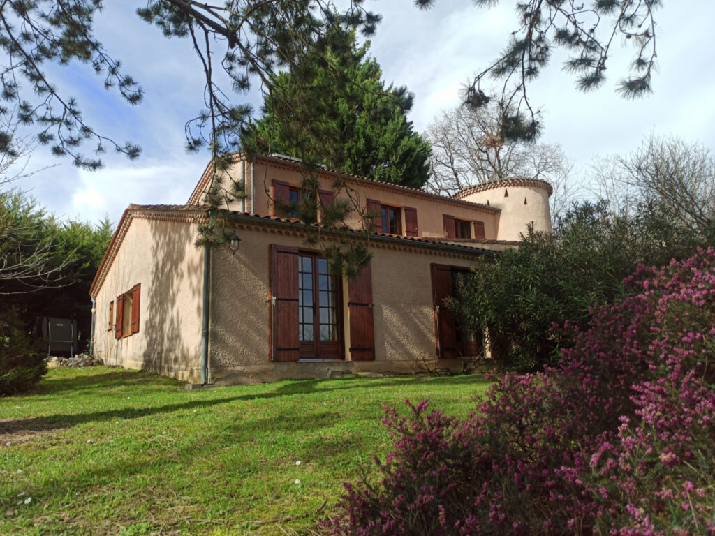 Belle demeure de 205m2 offrant un point de vue exceptionnel – 8 pièces – 5 chambres – 205 m²