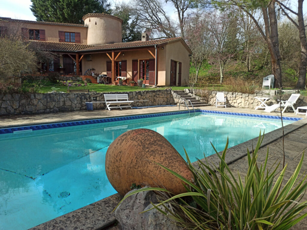 Belle demeure de 205m2 offrant un point de vue exceptionnel – 8 pièces – 5 chambres – 205 m²