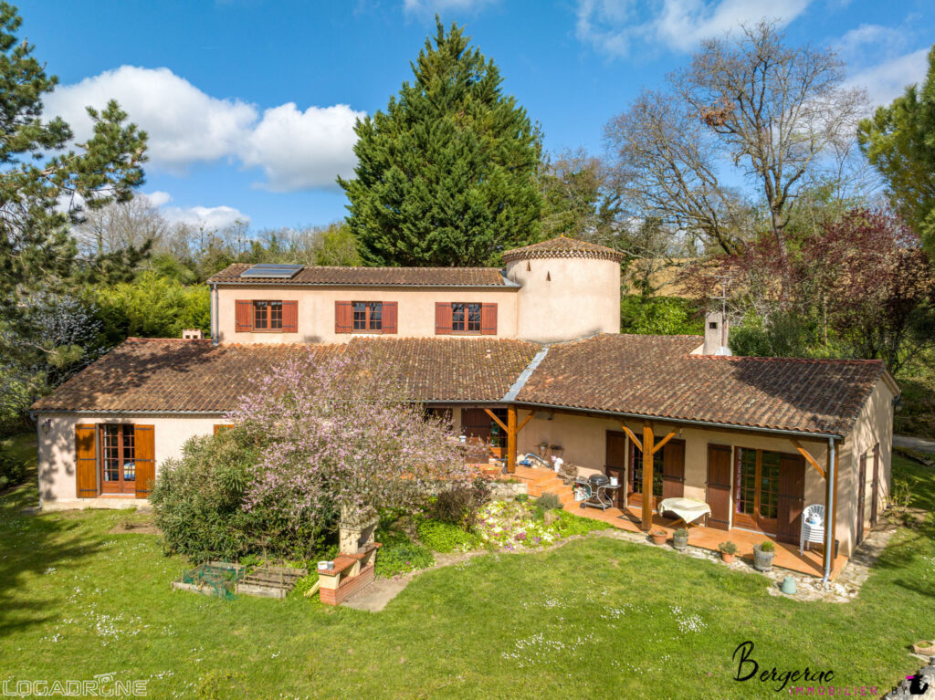 Belle demeure de 205m2 offrant un point de vue exceptionnel – 8 pièces – 5 chambres – 205 m²