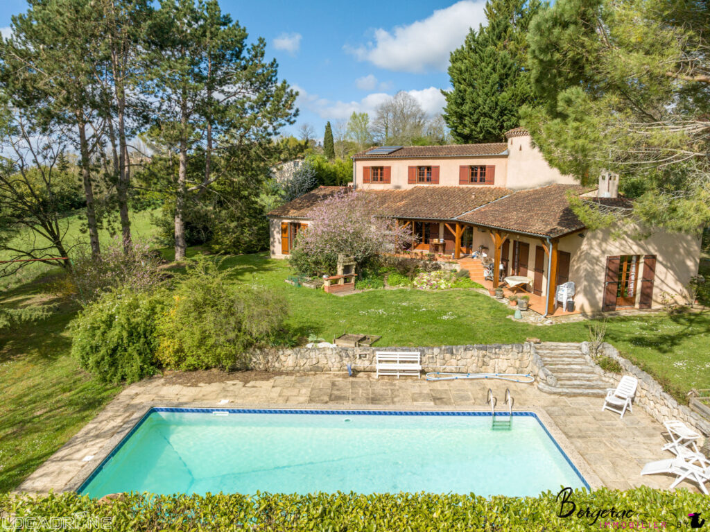 Belle demeure de 205m2 offrant un point de vue exceptionnel – 8 pièces – 5 chambres – 205 m²