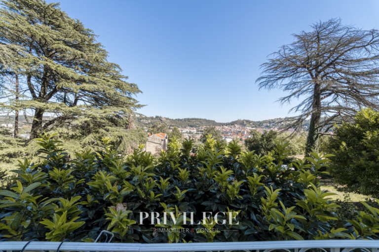 Maison de Maître _ Sainte Colombe – 8 pièces – 4 chambres – 190 m²