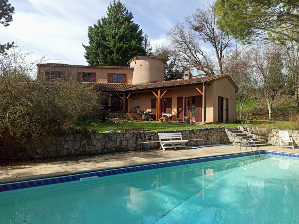 Belle demeure de 205m2 offrant un point de vue exceptionnel – 8 pièces – 5 chambres – 205 m²