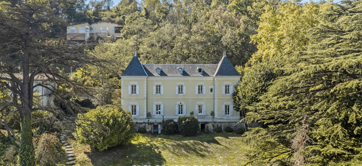 Maison de Maître _ Sainte Colombe – 8 pièces – 4 chambres – 190 m²