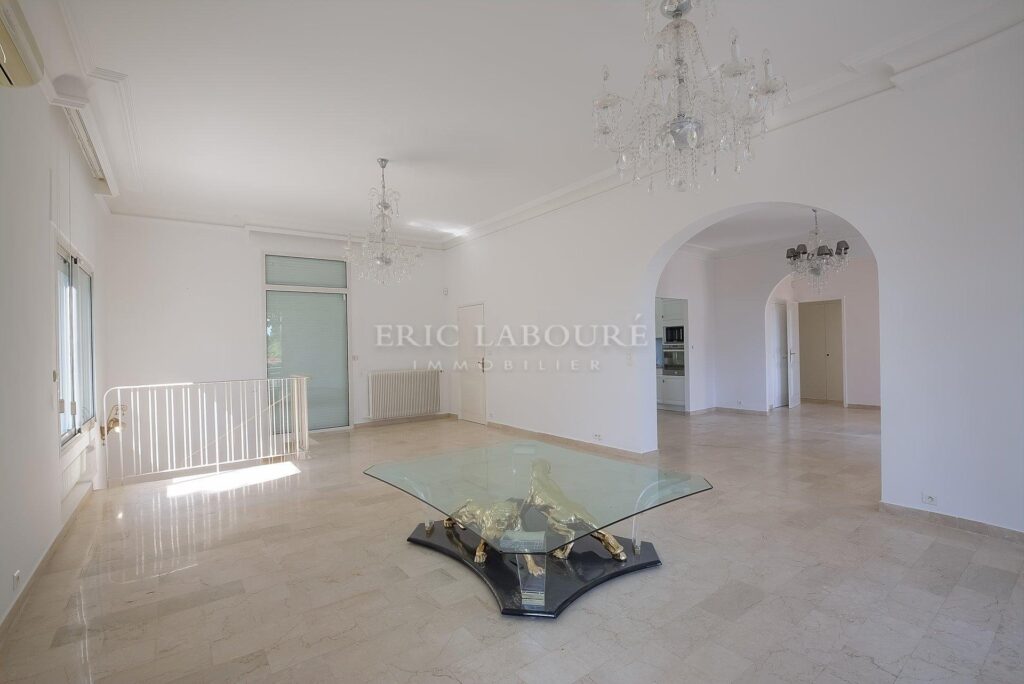 VILLA CANNES – BASSE CALIFORNIE – – 6 pièces – 4 chambres – 180 m²