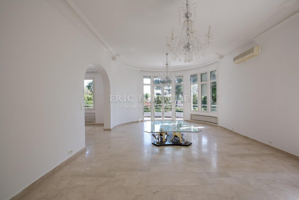 VILLA CANNES – BASSE CALIFORNIE – – 6 pièces – 4 chambres – 180 m²