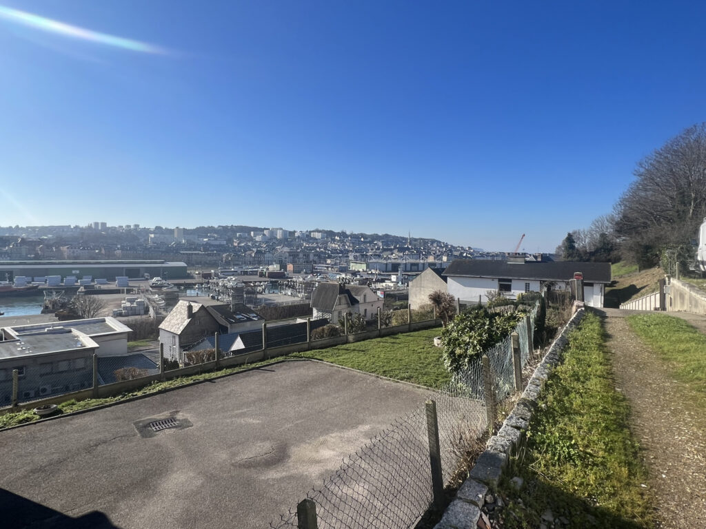 A vendre maison d’habitation vue port, T4 , double garage, j – 4 pièces – 3 chambres – 103 m²