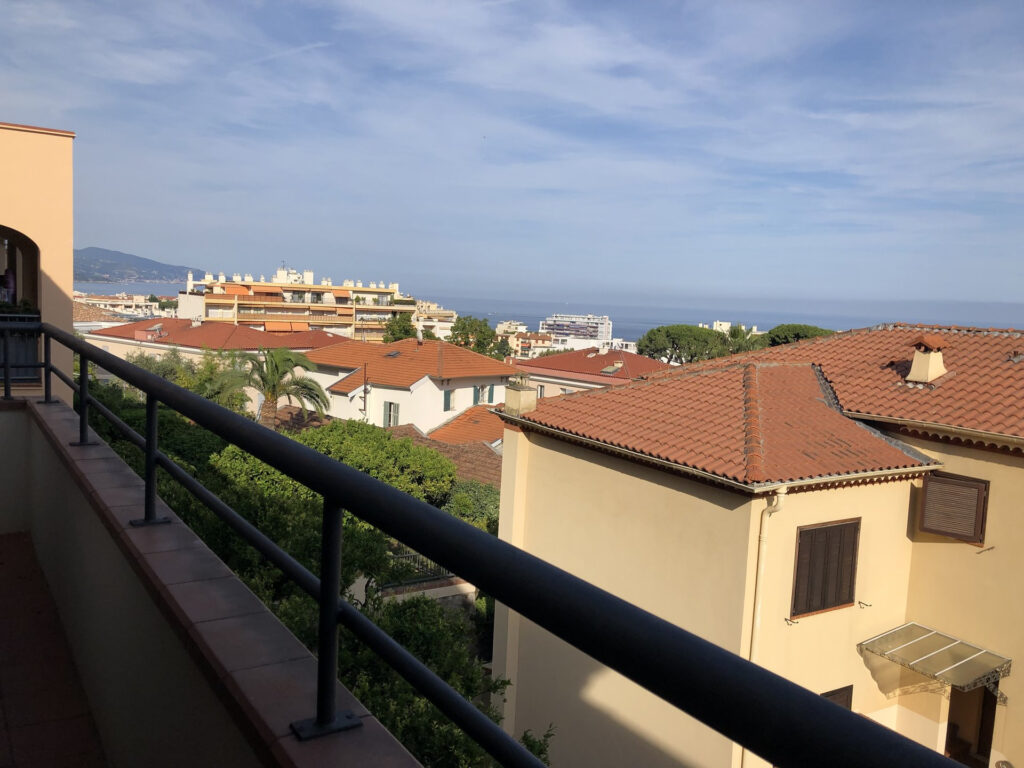Appartement  Roquebrune-Cap-Martin 2 pièces, terrasse, resid – 2 pièces – 1 chambre – 39 m²