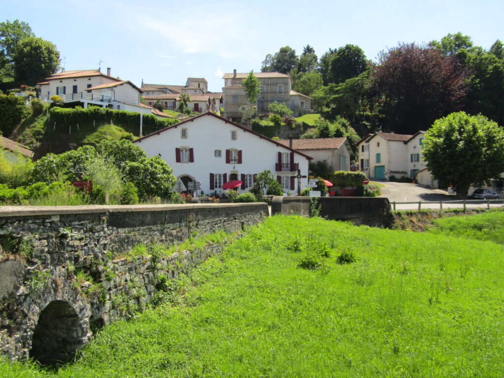 ENSEMBLE IMMOBILIER DE CARACTERE – 12 pièces – 7 chambres – 400 m²