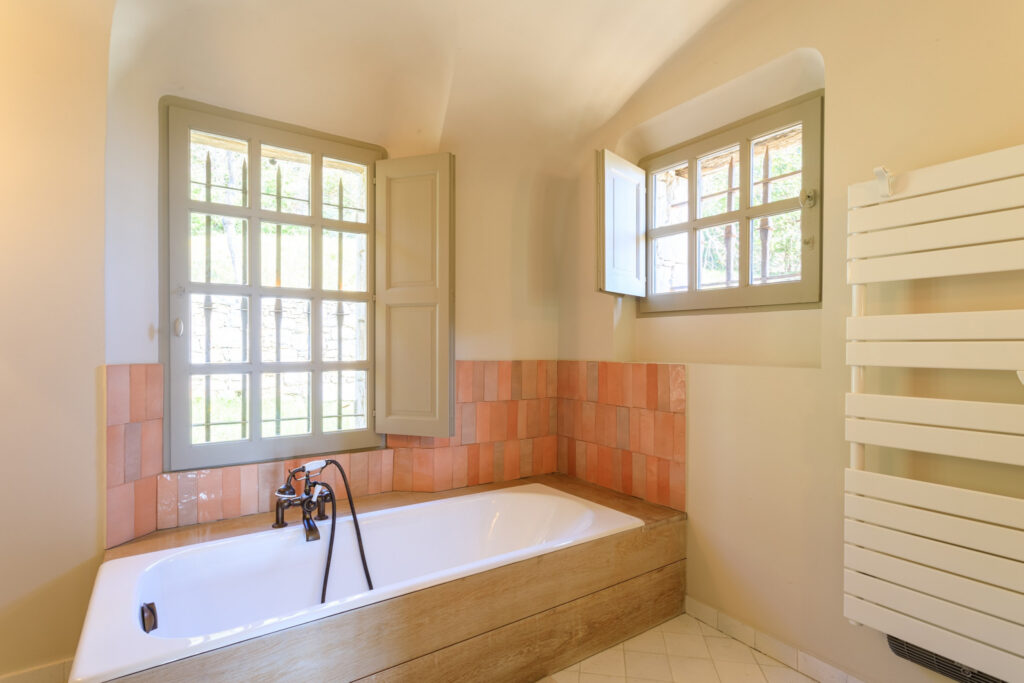 SOMPTUEUSE PROPRIETE EN PIERRES AVEC VUE PANORAMIQUE EPOUSTO – 7 pièces – 4 chambres – 380 m²