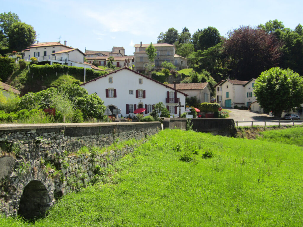 ENSEMBLE IMMOBILIER DE CARACTERE – 12 pièces – 7 chambres – 400 m²