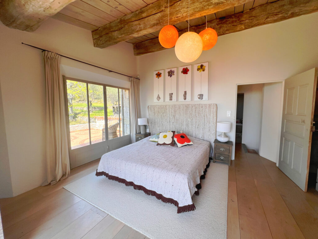 SOMPTUEUSE PROPRIETE EN PIERRES AVEC VUE PANORAMIQUE EPOUSTO – 7 pièces – 4 chambres – 380 m²