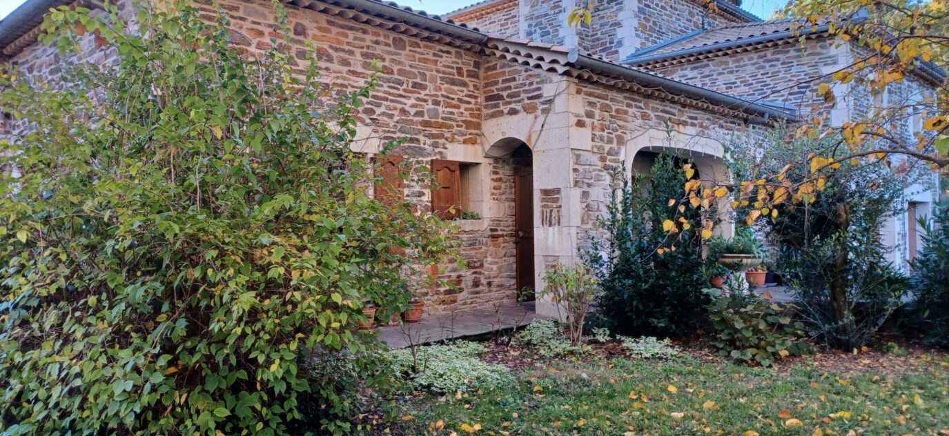 ARDECHE – Magnifique propriété  de 260 m2, 8 pièces , 4 Cham – 8 pièces – 4 chambres – 260 m²