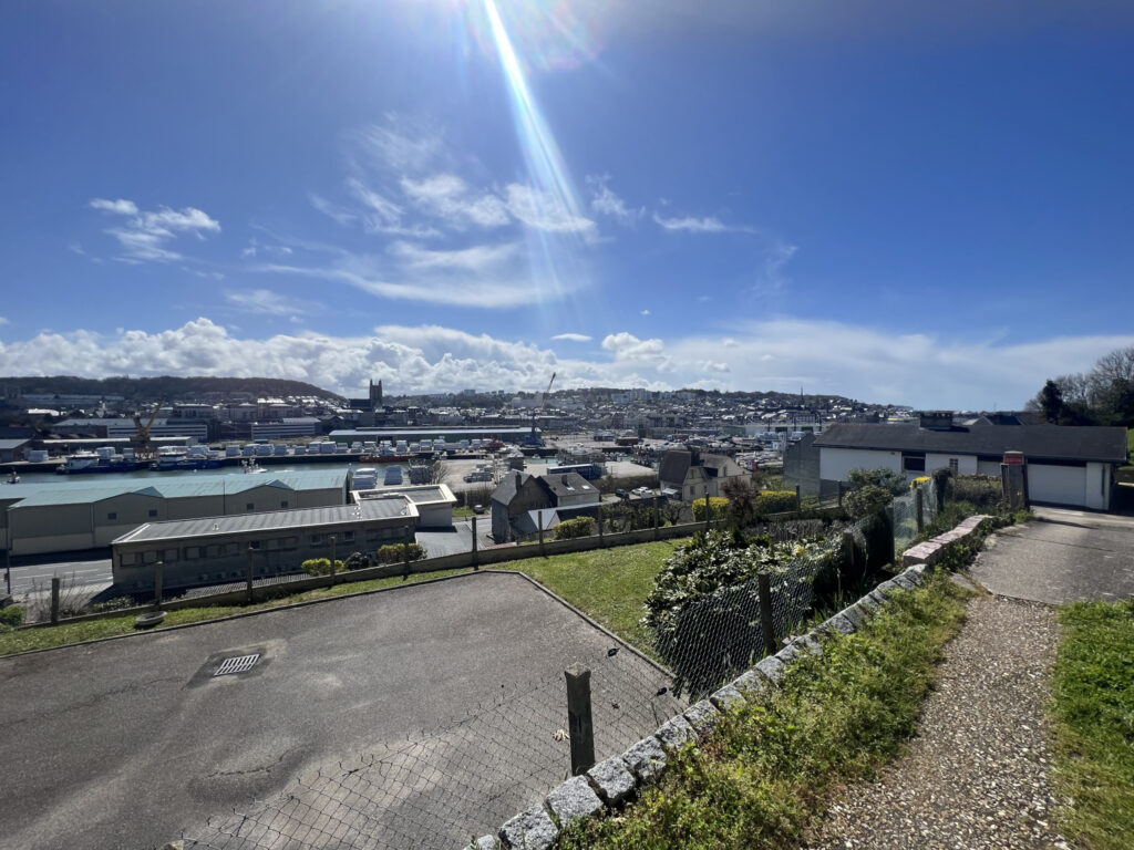 A vendre maison d’habitation vue port, T4 , double garage, j – 4 pièces – 3 chambres – 103 m²