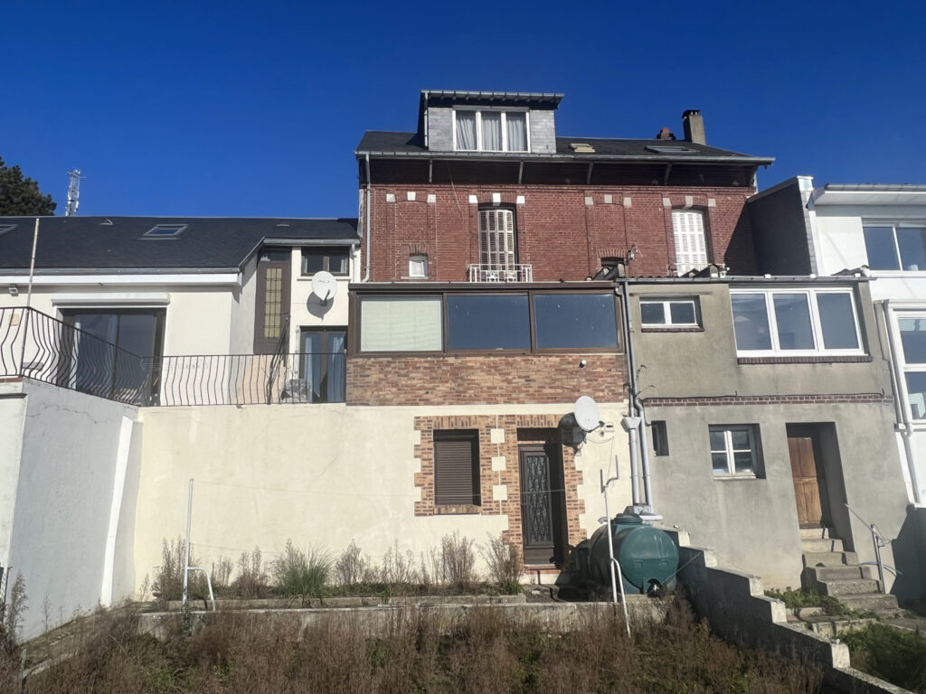 A vendre maison d’habitation vue port, T4 , double garage, j – 4 pièces – 3 chambres – 103 m²
