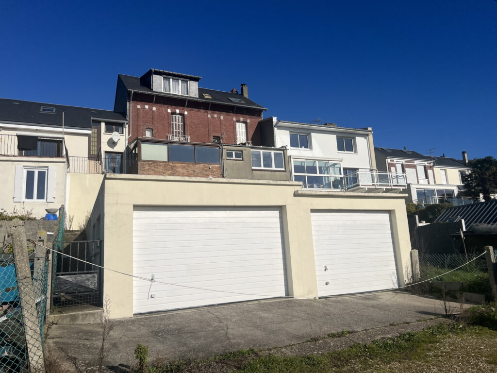 A vendre maison d’habitation vue port, T4 , double garage, j – 4 pièces – 3 chambres – 103 m²